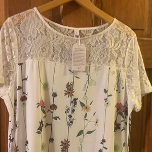 Pretty flowered dress with lace detailing. Size 14